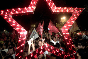 Militantes do PT comemoram vitoria de Lula - Fortaleza, CE, 27.10.2002 - Foto: Jaarbas Oliveira/Folha Imagem