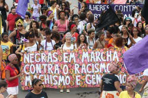 Brasília- DF 18-11-2015 Foto Lula Marques/Agência PT   Marcha da mulheres negras. Deputado disutiu com manifestantes golpista e a polícia jogou gás de pimenta.